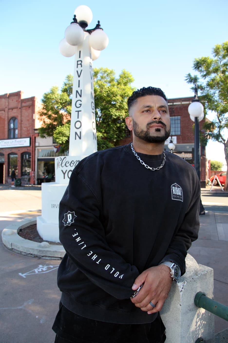 THE CREWNECK — HOLD THE LINE